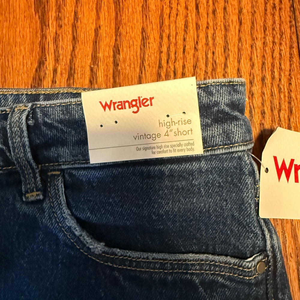 Wrangler high rise vintage 4” denim shorts
